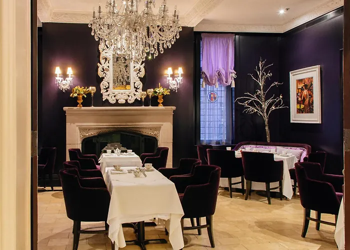 Windsor Arms Hotel
